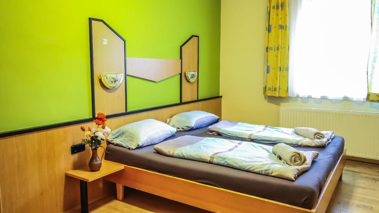 Private Double Bed Room With Bathroom Відень Екстер'єр фото