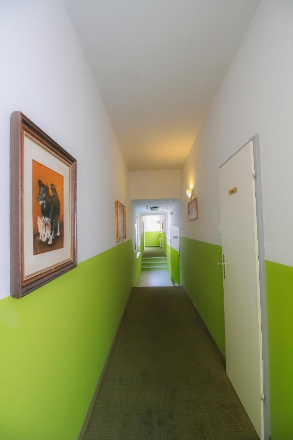 Private Double Bed Room With Bathroom Відень Екстер'єр фото